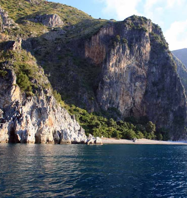 Escursioni Sapri, Porto di Sapri, pontili per imbarcazioni, alaggi e vari. marina porto di sapri, policastro